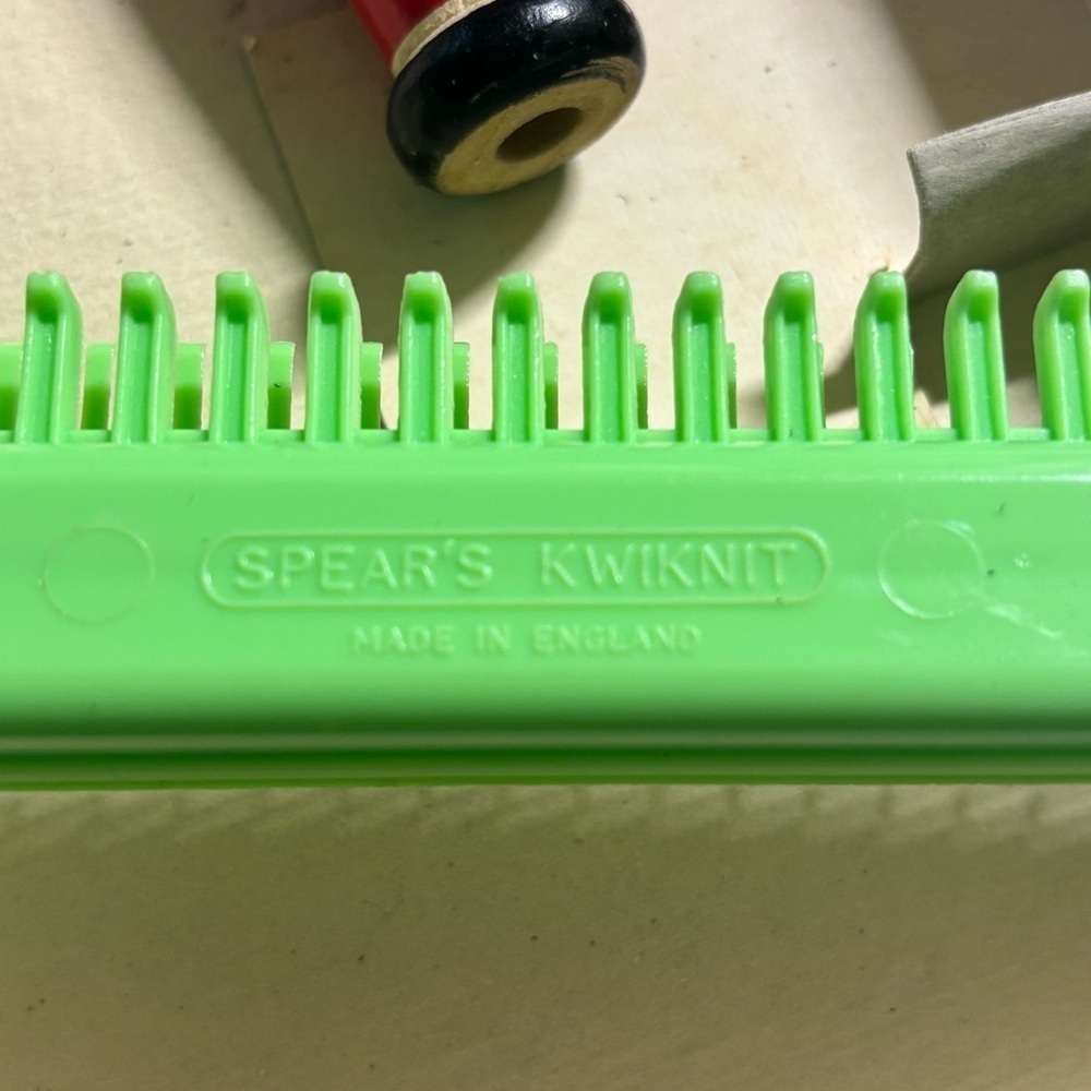 Vintage 60s made in England Spears Kwiknit child’s knitting and crocheting set - Picture 7 of 10